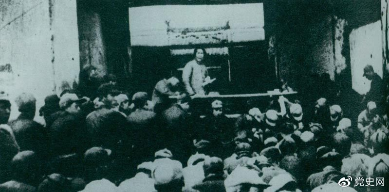 1935年12月27日，毛澤東在陜北瓦窯堡黨的活動(dòng)分子會(huì)議上作《論反對(duì)日本帝國(guó)主義的策略》報(bào)告。